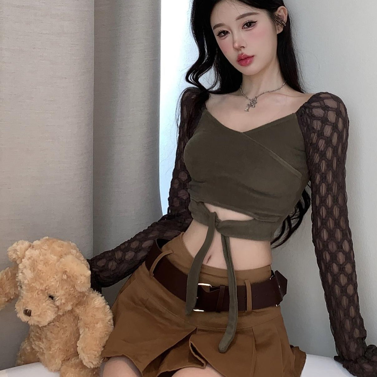 Military Green V-Neck Knotted Crop Top / Army Green / L