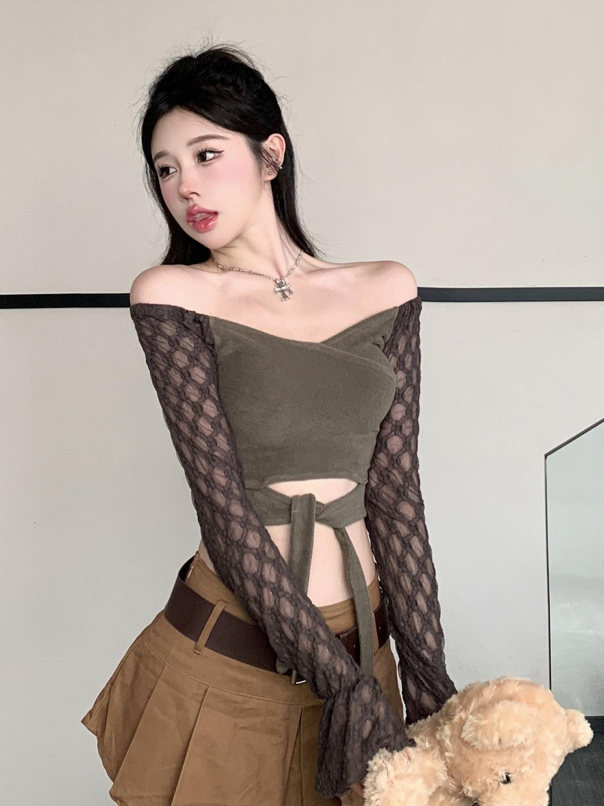 Military Green V-Neck Knotted Crop Top / Army Green / M